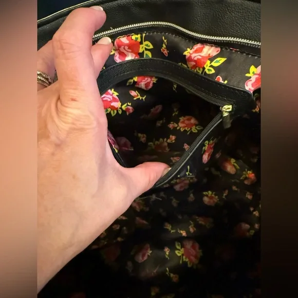 Black & White Betsy Johnson Tote ! - Picture 6 of 12